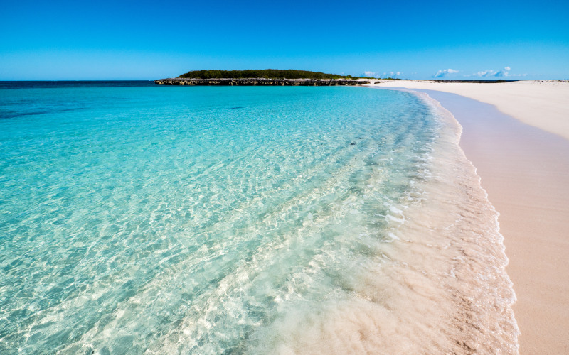 governor's harbour twin cove beach on eleuthera bahamas